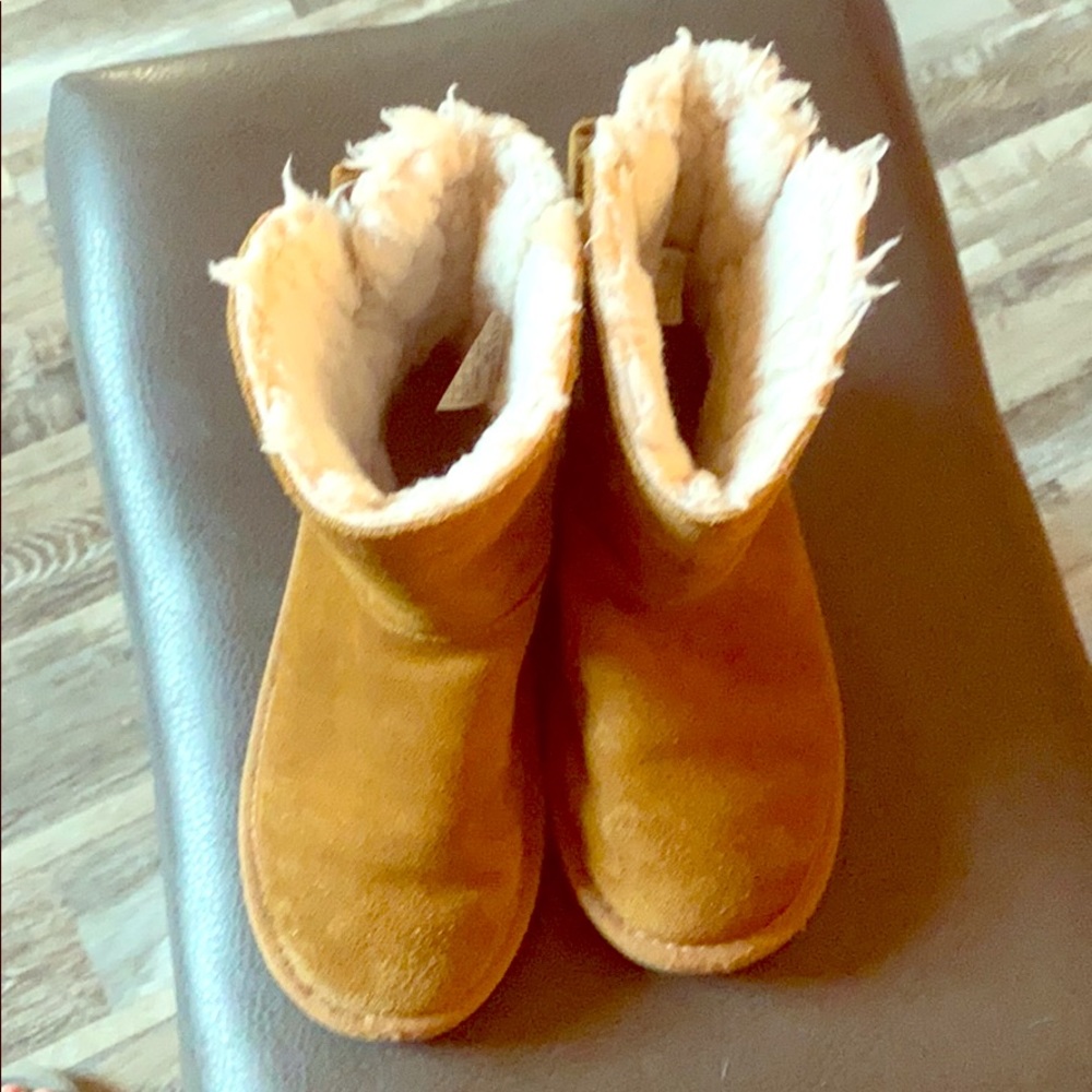 Koolaburra by UGG girls boot size 1!